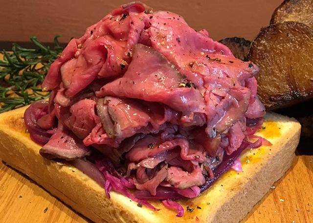 画像: 【Cellar Fête セラフェ】肉盛ローストビーフのオープンサンド