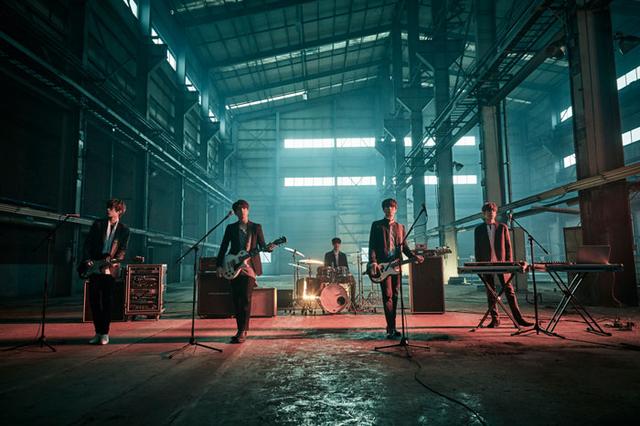 画像: 今世界各国から熱い注目を集める韓国発５ピースバンド「DAY6」がなんと「肉フェス」へ緊急参戦！メンバー全員が作詞作曲に携わり、抜群のボーカルワークと高い楽曲性で多くのファンを魅了しています。2017年は日本デビュー前にしてSummer Sonicに出演し、2018年3月14日に「If ～また逢えたら～」（読売テレビ・日本テレビ系ドラマ「リピート～運命を変える10か月～」）で主題歌に抜擢！話題沸騰中のアジアンボーイズバンドのステージにご注目ください。 ▶ 4 月 28 日 16:00〜16:30
