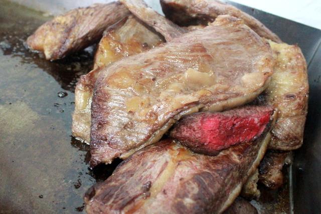 画像: サイドメニューには、格之進名物の塊肉も！