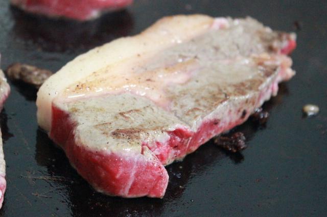 画像1: 見たら10倍お肉が食べたくなる!? 絶品料理の裏側大公開!!
【M-1堂島精肉店】