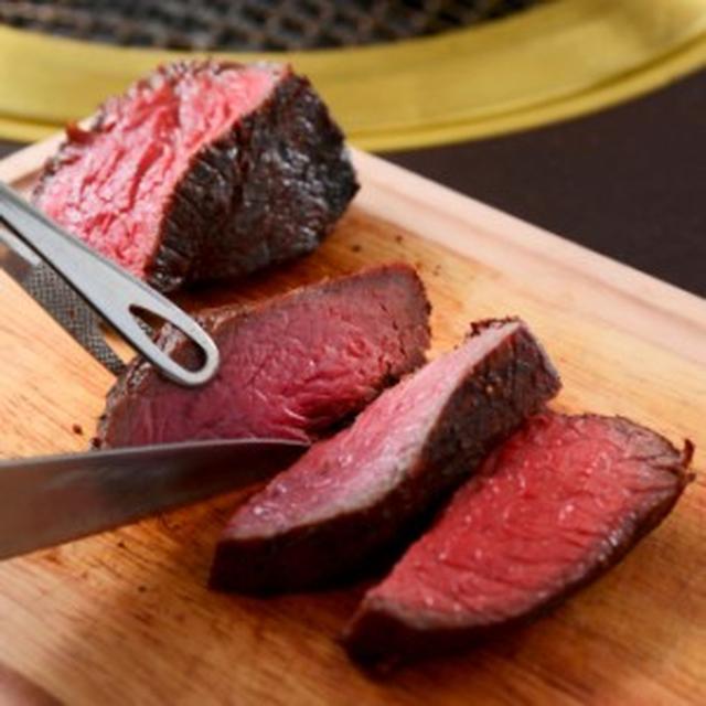 画像: 格之進 門崎熟成肉 塊焼き（赤身＆霜降り：約１２０ｇ×２個）/のし対応可能/送料無料/バーベキュー/ギフトセット/焼肉/BBQ｜Wowma!（ワウマ）