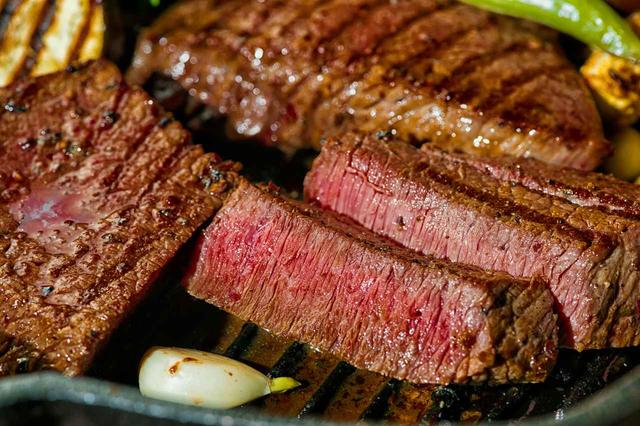 画像: 九州産黒毛和牛塊肉2種類セット（もも＆カルビ）付き！