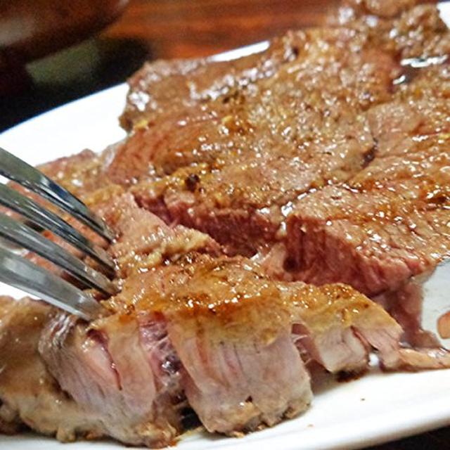 画像: Amazon | １ポンドステーキ迫力のボリューム柔かなロースの牛肉450ｇ熟成牛肉 訳あり 業務用 簡易包装 | サンエイオンラインショップ | 牛肉 通販