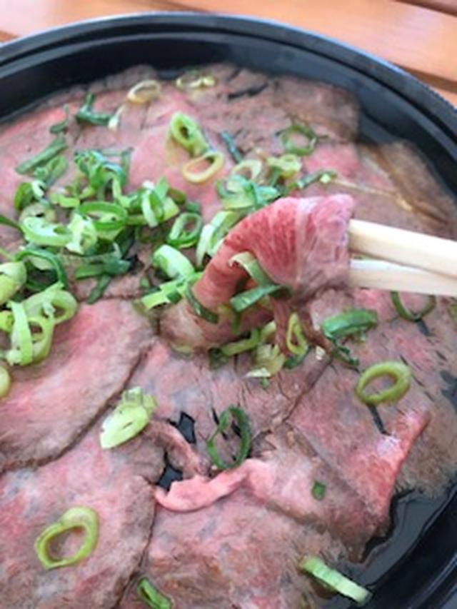 画像: あっさり肉の代表格、ローストビーフ！贅沢にも最高級和牛をローストビーフにした「黒毛和牛ローストビーフ！特製濃厚卵黄ダレ」は今回肉フェス初登場！