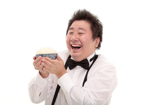 画像: フォーリンデブはっしー 肉を中心にごはんのオカズを求めて全国を食べ歩く、グルメエンターテイナー。 月間200万アクセスのグルメブログや、インスタグラムなどのSNSが大人気。2014年より肉フェスの応援団長を務め、メディア活動や肉本出版などを通じて肉ブームを牽引する、肉の第一人者！